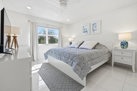 Снять в аренду кондоминиум в Лодердейл-бай-те-Си, Флорида 2 спальни, 92.9м2, № 2019520 - фото 18