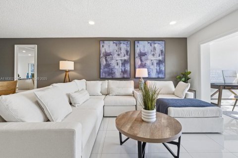 Снять в аренду кондоминиум в Лодердейл-бай-те-Си, Флорида 2 спальни, 92.9м2, № 2019520 - фото 14