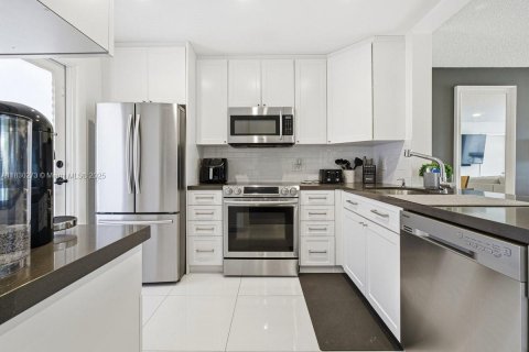 Снять в аренду кондоминиум в Лодердейл-бай-те-Си, Флорида 2 спальни, 92.9м2, № 2019520 - фото 7