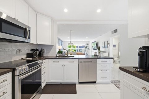 Снять в аренду кондоминиум в Лодердейл-бай-те-Си, Флорида 2 спальни, 92.9м2, № 2019520 - фото 9