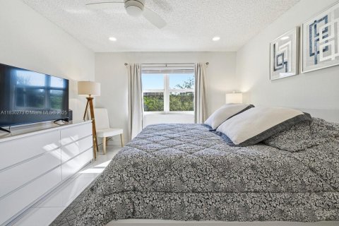 Снять в аренду кондоминиум в Лодердейл-бай-те-Си, Флорида 2 спальни, 92.9м2, № 2019520 - фото 19