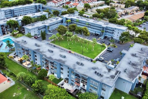Condominio en alquiler en Miami, Florida, 2 dormitorios, 112.41 m2 № 1878490 - foto 3