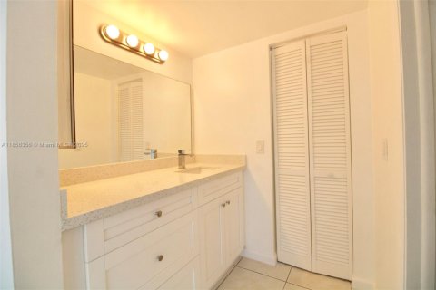 Copropriété à louer à Miami, Floride: 2 chambres, 112.41 m2 № 1878490 - photo 16