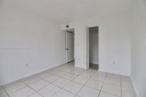 Condominio en alquiler en Miami, Florida, 2 dormitorios, 112.41 m2 № 1878490 - foto 19