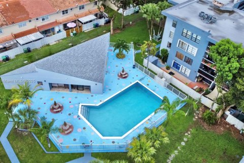 Condominio en alquiler en Miami, Florida, 2 dormitorios, 112.41 m2 № 1878490 - foto 1