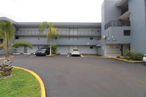 Condominio en alquiler en Miami, Florida, 2 dormitorios, 112.41 m2 № 1878490 - foto 6