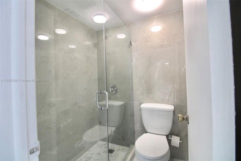 Condominio en alquiler en Miami, Florida, 2 dormitorios, 112.41 m2 № 1878490 - foto 17