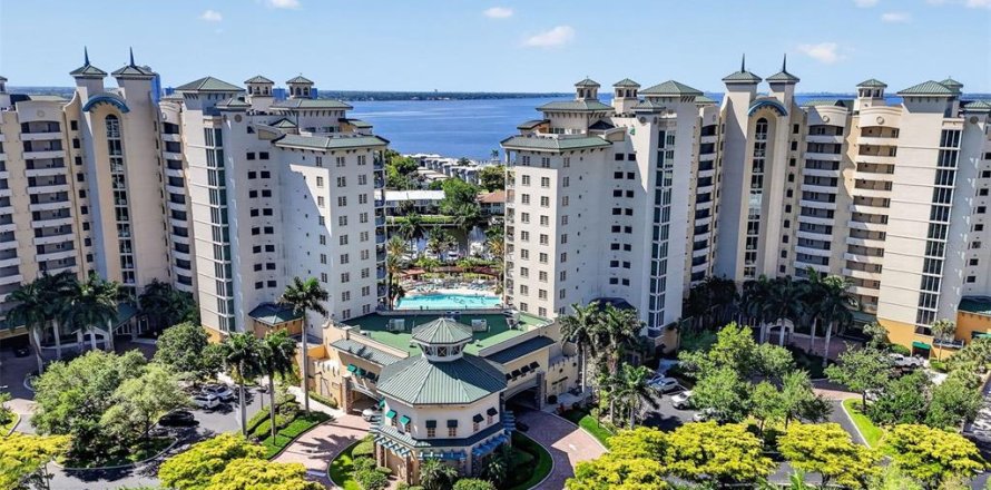 Condominio en North Fort Myers, Florida, 2 dormitorios № 2114321