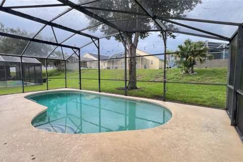 House in Davenport, Florida 5 bedrooms, 237.64 sq.m. № 2206983 - photo 23