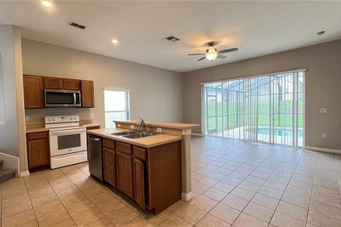 House in Davenport, Florida 5 bedrooms, 237.64 sq.m. № 2206983 - photo 7