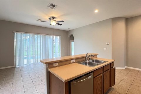 House in Davenport, Florida 5 bedrooms, 237.64 sq.m. № 2206983 - photo 10