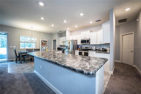House in Auburndale, Florida 5 bedrooms, 236.81 sq.m. № 2110263 - photo 6