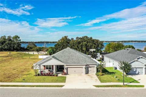 Casa en Auburndale, Florida 5 dormitorios, 236.81 m2 № 2110263