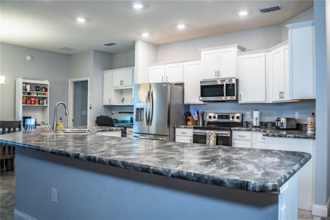 House in Auburndale, Florida 5 bedrooms, 236.81 sq.m. № 2110263 - photo 12