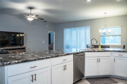 House in Auburndale, Florida 5 bedrooms, 236.81 sq.m. № 2110263 - photo 7