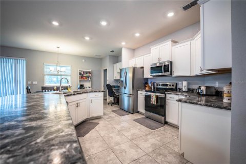 House in Auburndale, Florida 5 bedrooms, 236.81 sq.m. № 2110263 - photo 5