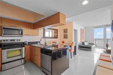 Condominio en venta en Miami, Florida, 2 dormitorios, 97.36 m2 № 2030929 - foto 21