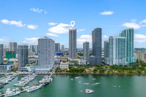 Condominio en Miami, Florida, 2 dormitorios  № 2030929