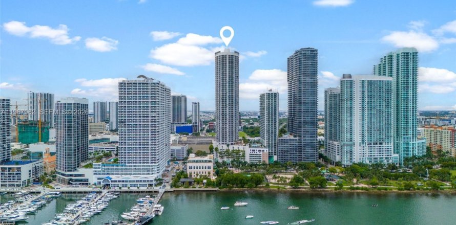 Condominio en Miami, Florida, 2 dormitorios  № 2030929