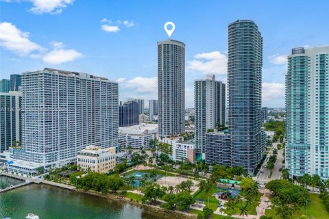 Condominio en venta en Miami, Florida, 2 dormitorios, 97.36 m2 № 2030929 - foto 13