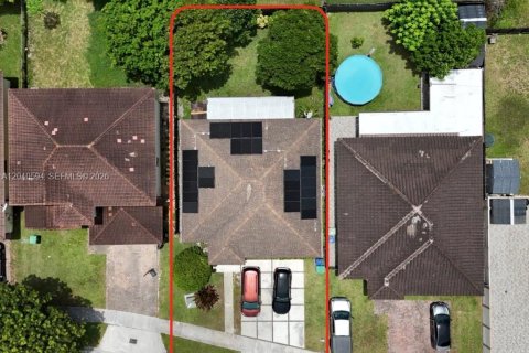 Villa ou maison à vendre à Miami, Floride: 4 chambres, 142.14 m2 № 2087299 - photo 4