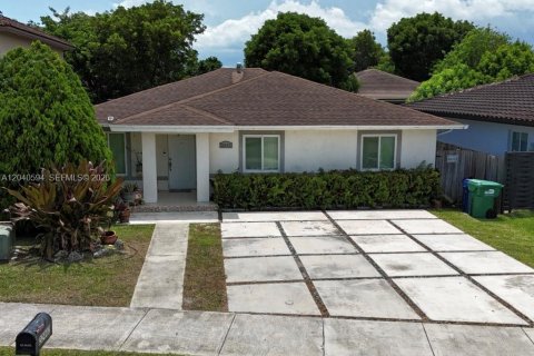 Villa ou maison à vendre à Miami, Floride: 4 chambres, 142.14 m2 № 2087299 - photo 6