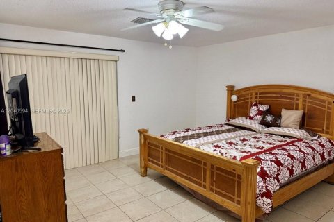 Villa ou maison à vendre à Miami, Floride: 4 chambres, 142.14 m2 № 2087299 - photo 17