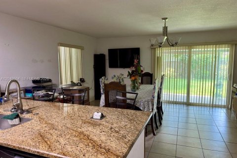 Villa ou maison à vendre à Miami, Floride: 4 chambres, 142.14 m2 № 2087299 - photo 10
