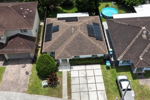 Villa ou maison à vendre à Miami, Floride: 4 chambres, 142.14 m2 № 2087299 - photo 3