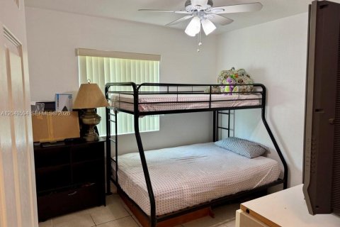 Villa ou maison à vendre à Miami, Floride: 4 chambres, 142.14 m2 № 2087299 - photo 13