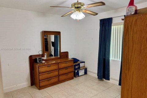 Villa ou maison à vendre à Miami, Floride: 4 chambres, 142.14 m2 № 2087299 - photo 14