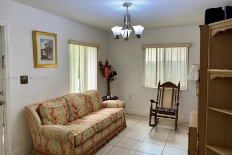 Villa ou maison à vendre à Miami, Floride: 4 chambres, 142.14 m2 № 2087299 - photo 7