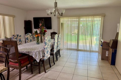 Villa ou maison à vendre à Miami, Floride: 4 chambres, 142.14 m2 № 2087299 - photo 11