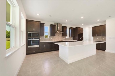 House in Apopka, Florida 5 bedrooms, 317.45 sq.m. № 1886028 - photo 4