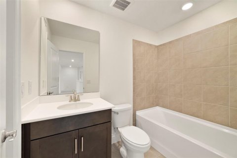 House in Apopka, Florida 5 bedrooms, 317.45 sq.m. № 1886028 - photo 20