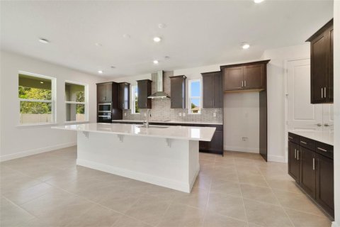 House in Apopka, Florida 5 bedrooms, 317.45 sq.m. № 1886028 - photo 2