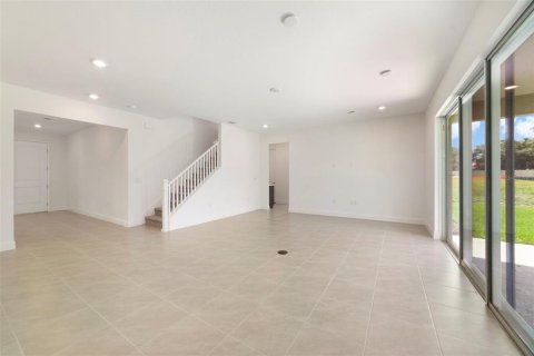 House in Apopka, Florida 5 bedrooms, 317.45 sq.m. № 1886028 - photo 8
