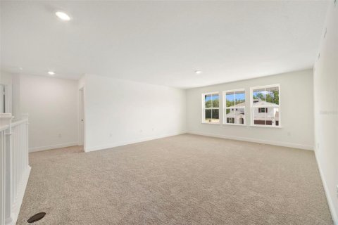 House in Apopka, Florida 5 bedrooms, 317.45 sq.m. № 1886028 - photo 13