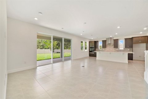 House in Apopka, Florida 5 bedrooms, 317.45 sq.m. № 1886028 - photo 9