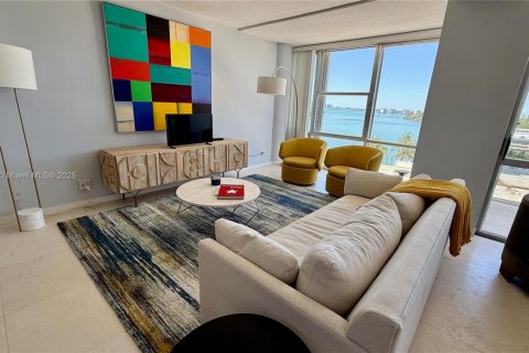 Condominio en alquiler en Miami Beach, Florida, 2 dormitorios, 141.21 m2 № 1959388 - foto 2