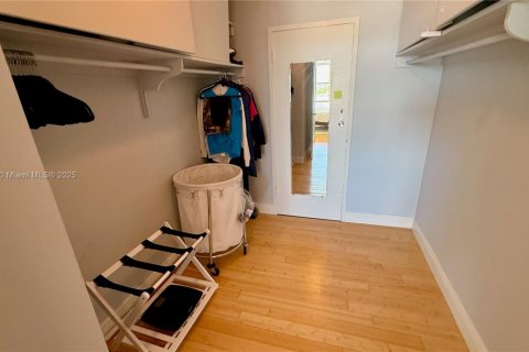 Condominio en alquiler en Miami Beach, Florida, 2 dormitorios, 141.21 m2 № 1959388 - foto 13