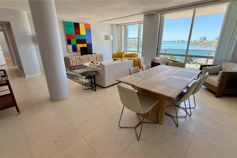 Condominio en alquiler en Miami Beach, Florida, 2 dormitorios, 141.21 m2 № 1959388 - foto 3