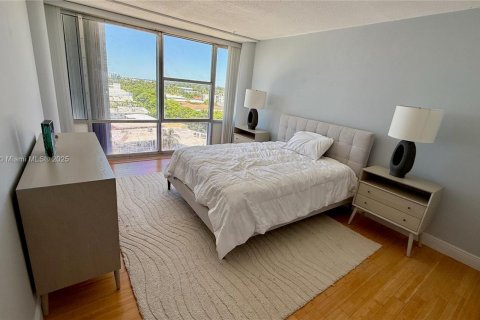 Condominio en alquiler en Miami Beach, Florida, 2 dormitorios, 141.21 m2 № 1959388 - foto 15