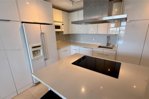 Condominio en alquiler en Miami Beach, Florida, 2 dormitorios, 141.21 m2 № 1959388 - foto 7