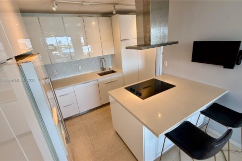 Condominio en alquiler en Miami Beach, Florida, 2 dormitorios, 141.21 m2 № 1959388 - foto 9
