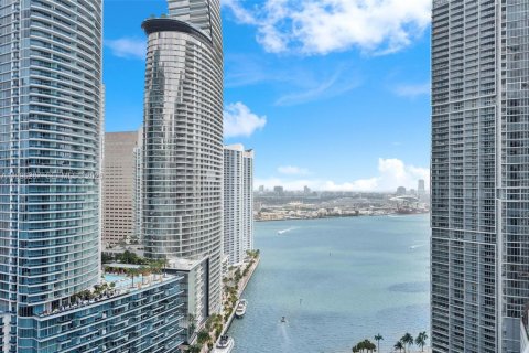 Estudio en el Condominio en Miami, Florida  № 2059631