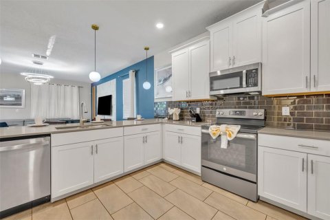 House in Four Corners, Florida 8 bedrooms, 363.15 sq.m. № 1514566 - photo 14