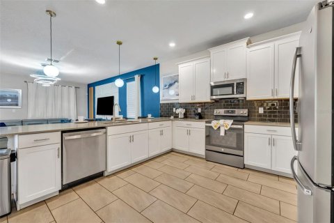 House in Four Corners, Florida 8 bedrooms, 363.15 sq.m. № 1514566 - photo 9