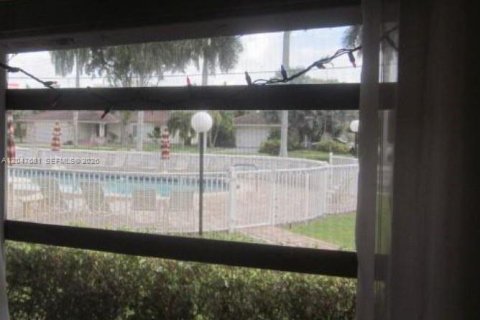 Copropriété à louer à Hallandale Beach, Floride: 1 chambre № 2241836 - photo 9