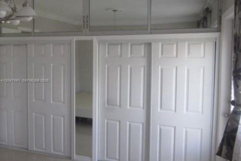 Copropriété à louer à Hallandale Beach, Floride: 1 chambre № 2241836 - photo 8